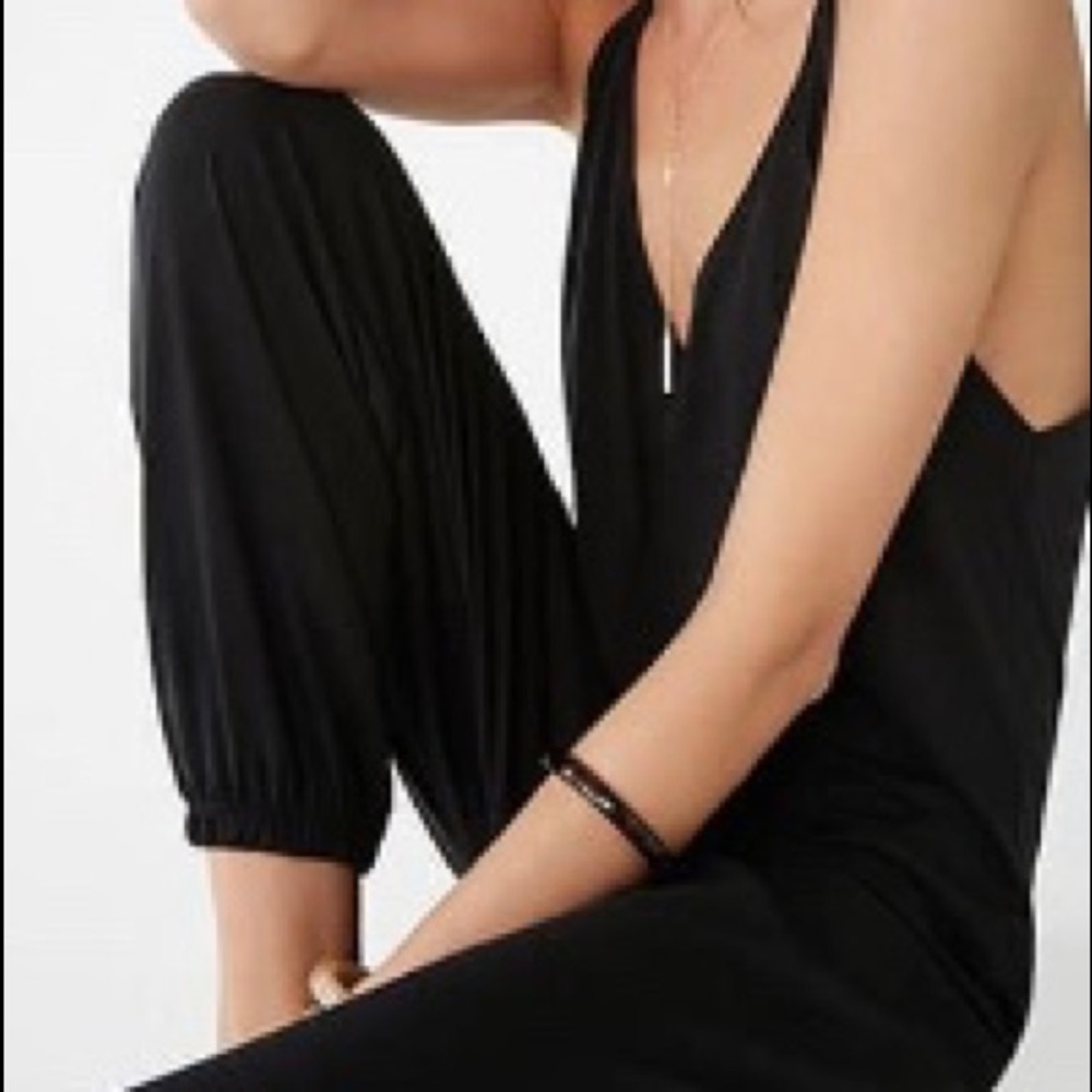 Sleeveless V-neck jumpsuit